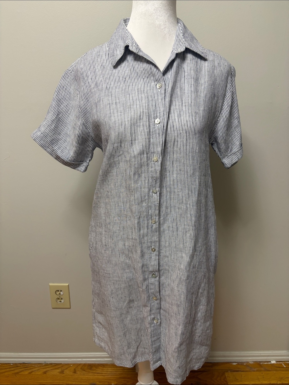 Tahari 100% Linen button down short sleeve Striped Shirt Dress Womens Size XS